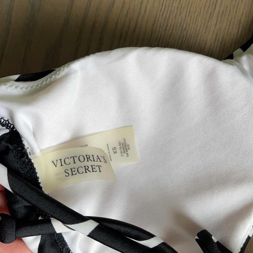 Lot of Victoria Secret Bikinis - Picture 8 of 15